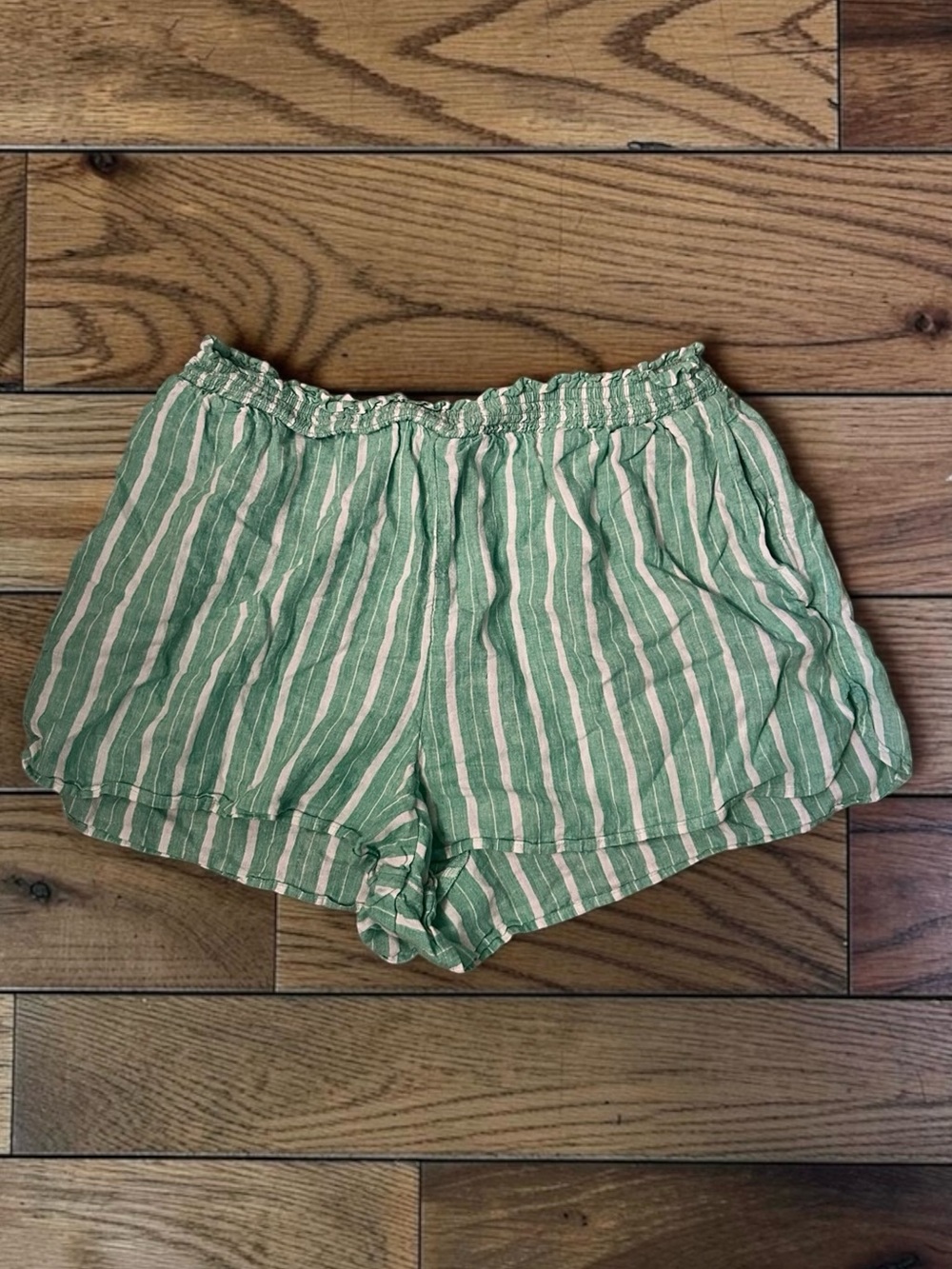 Aerie Women’s Green White Striped Pull On Shorts Size L